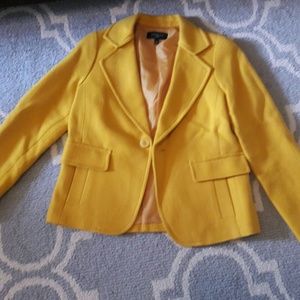Beautifull Yellow Jacket! For spring